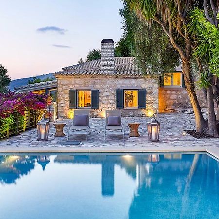 Villa Ioli- Beachfront Luxury Residence Igoemenitsa Buitenkant foto