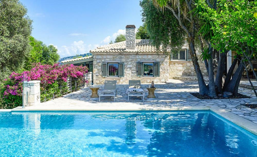 Villa Ioli- Beachfront Luxury Residence Igoemenitsa Buitenkant foto