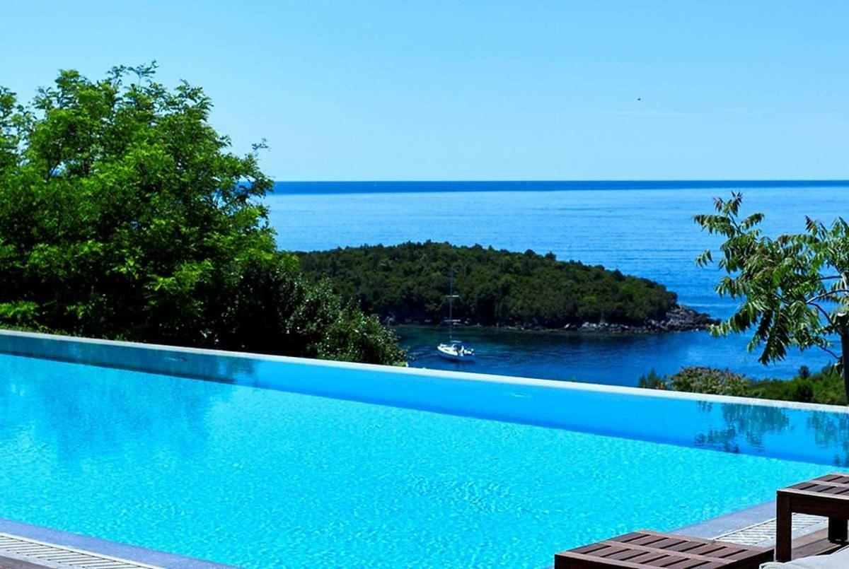 Villa Ioli- Beachfront Luxury Residence Igoemenitsa Buitenkant foto